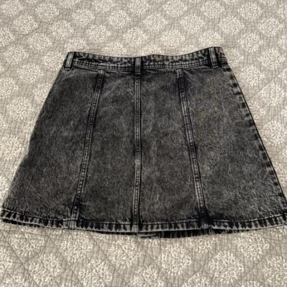 H&M Button Up Black Washed Denim Skirt Size 8 - Picture 2 of 3